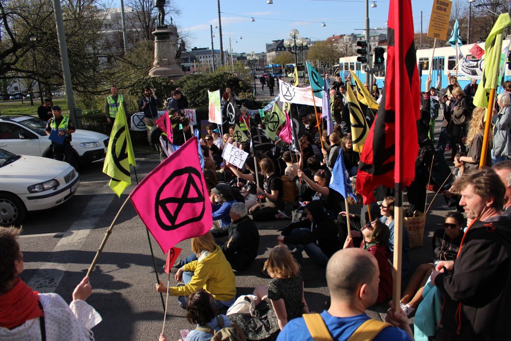 Omkring 50 aktivister från Extinction rebellion stoppade trafiken i centrala Göteborg i onsdags.