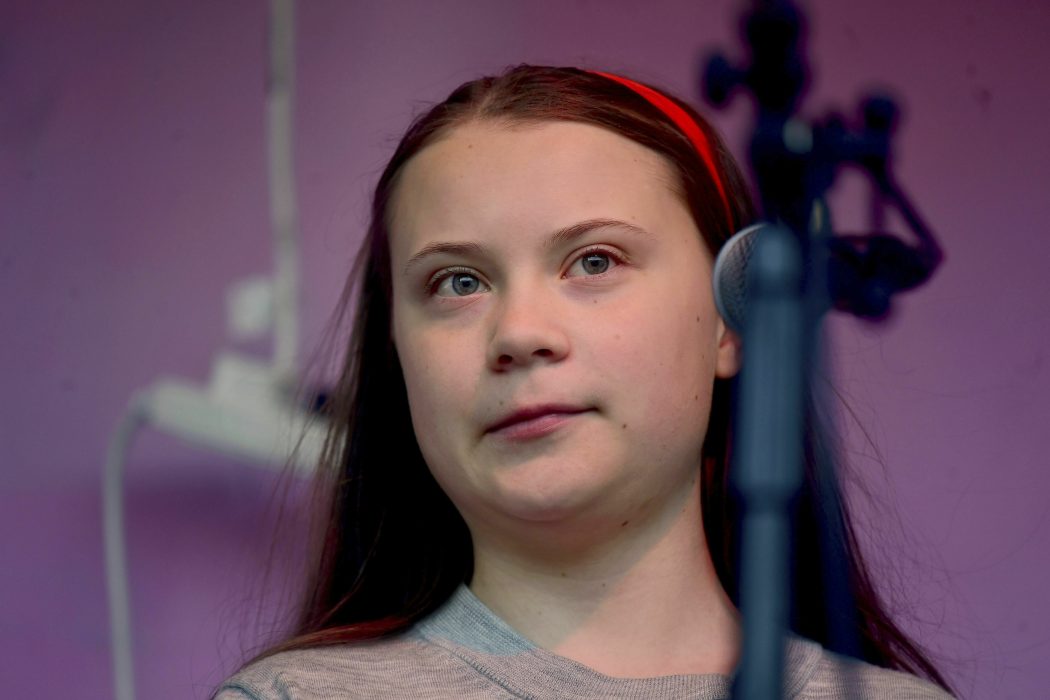 Greta Thunberg håller tal inför klimatdemonstranter i London under påskhelgen.