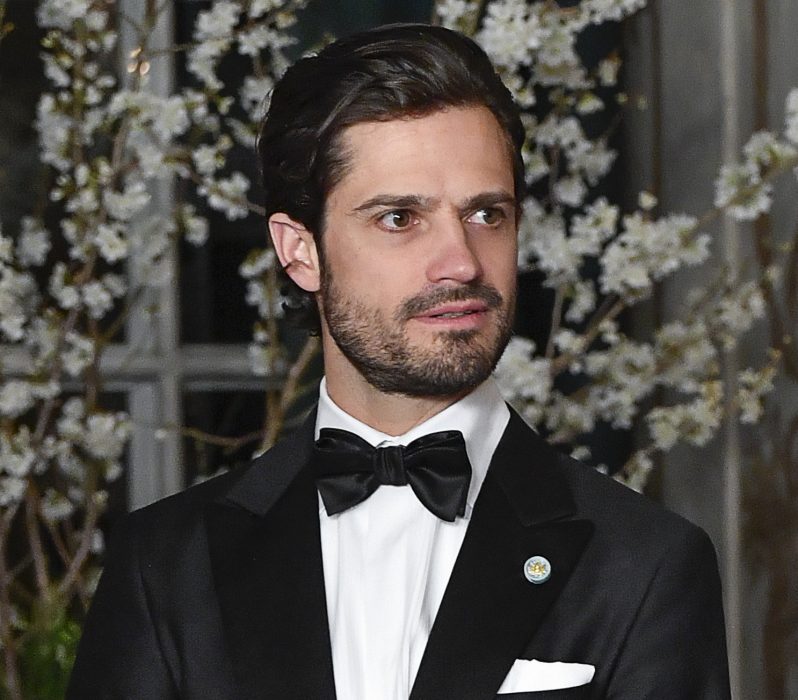 Den 8 april delar prins Carl Philip ut medaljer till 37 nya mjölkbönder
