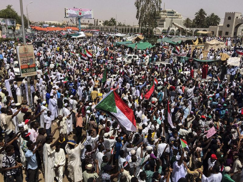 Demonstranter i Sudans huvudstad Khartum i fredags.