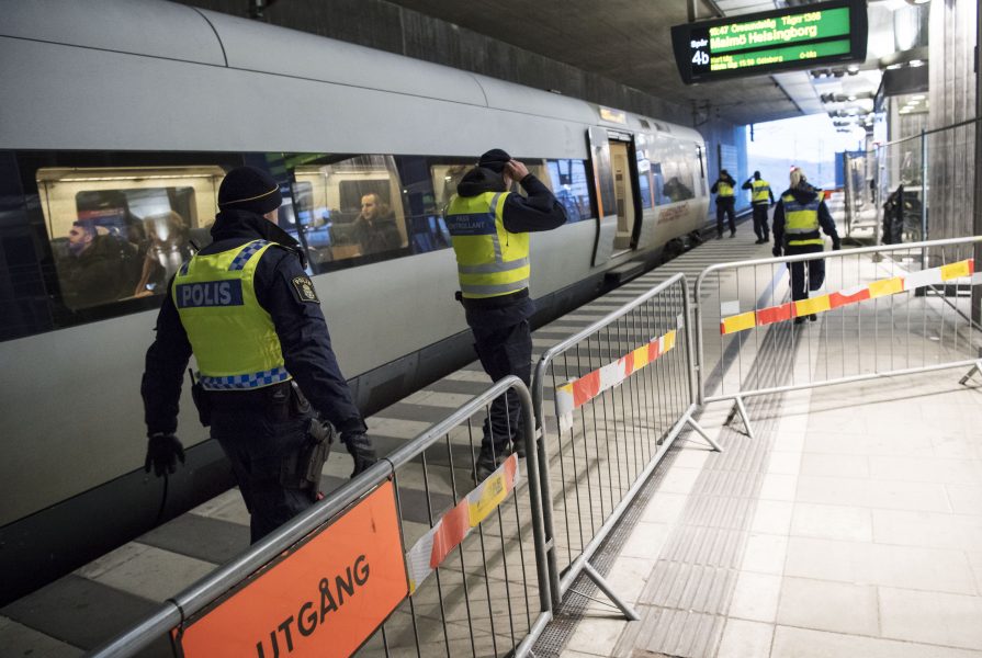 Politiska beslut i Sverige och utvecklingen i vår omvärld är osäkerhetsfaktorer när SCB ska sia om den framtida befolkningsutvecklingen.