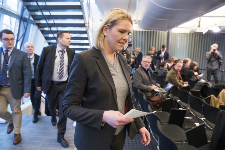 Förslaget om asylkontrakt läggs fram av FRP:s viceledare Sylvi Listhaug.