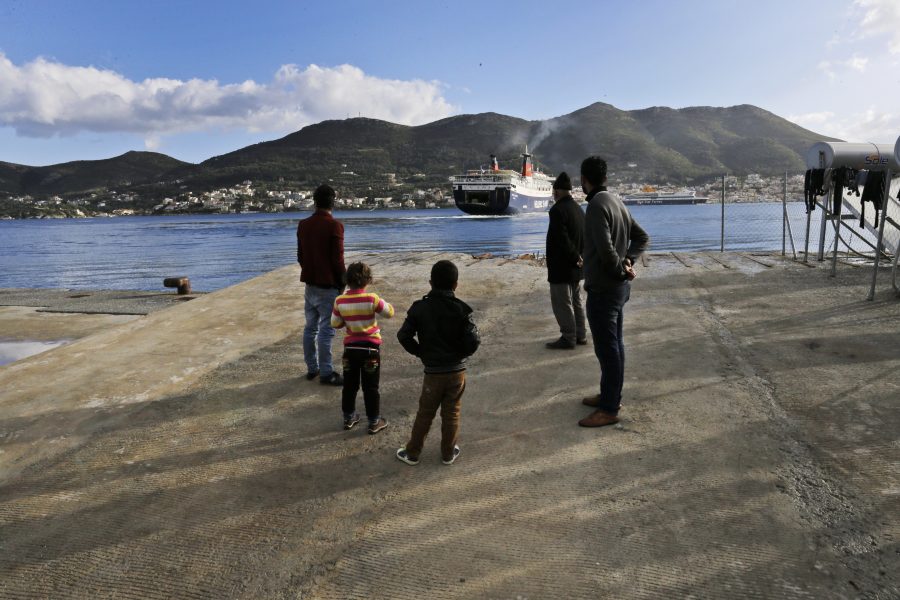 Trots att den turkiska kustbevakningen vänder tillbaka många båtar som försöker nå de grekiska öarna ökar ankomsterna.