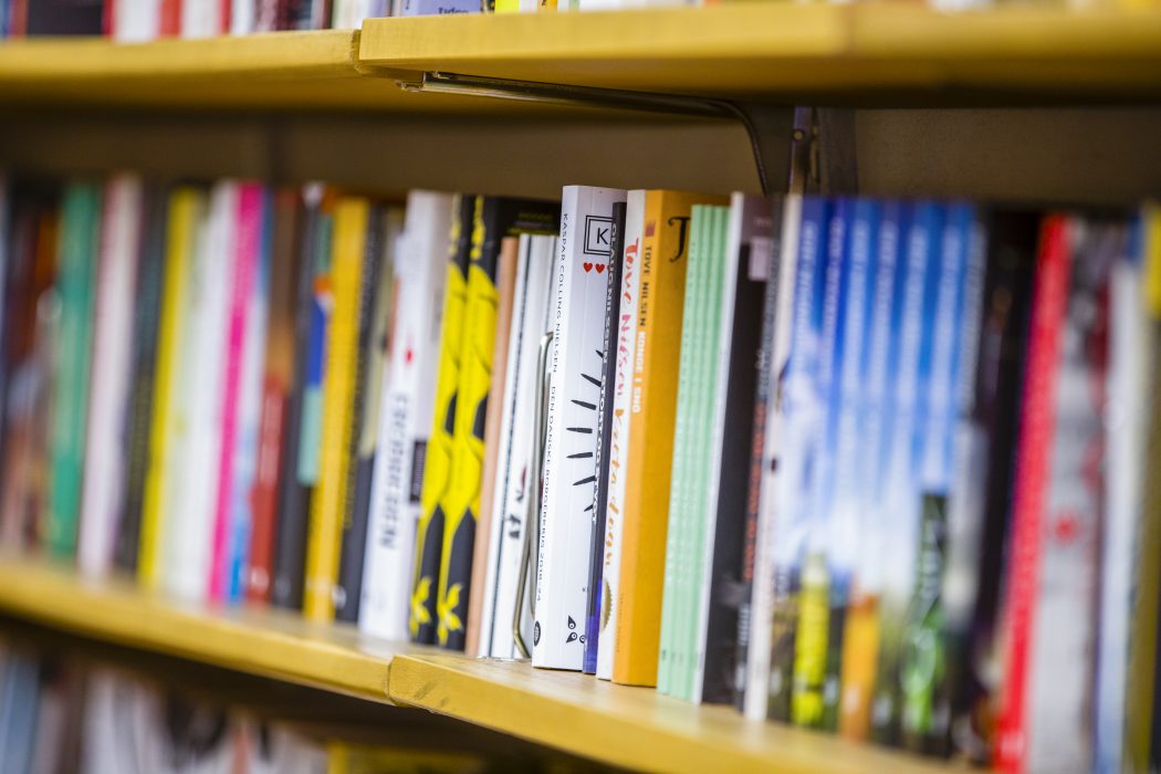 En bok som lämnades tillbaka till Gävle stadsbibliotek på måndagen har varit på vift i över 50 år.
