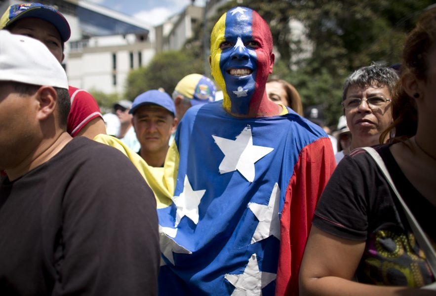 Vid en demonstration i Caracas i början av mars  krävde deltagarna att Venezuelas president Nicolas Maduro avgår.