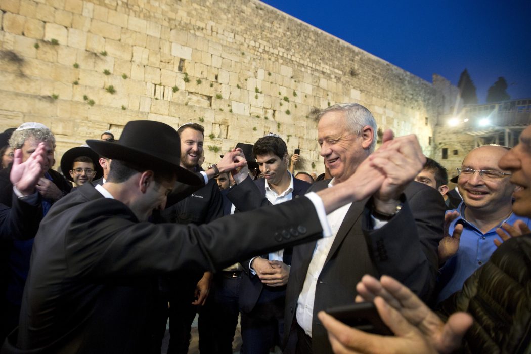Benny Gantz , ledare för partialliansen Kahol Lavan vid Västra muren, tidigare kallad Klagomuren.