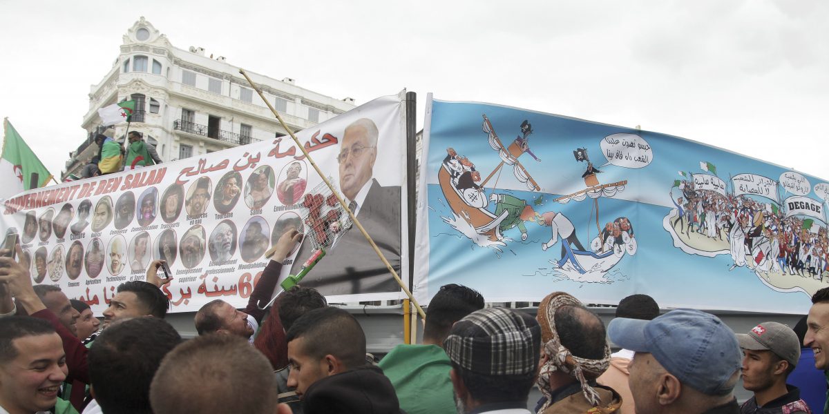 Demonstrationerna i Algeriet fortsätter, trots ex-presidenten Abdelaziz Bouteflikas sorti.