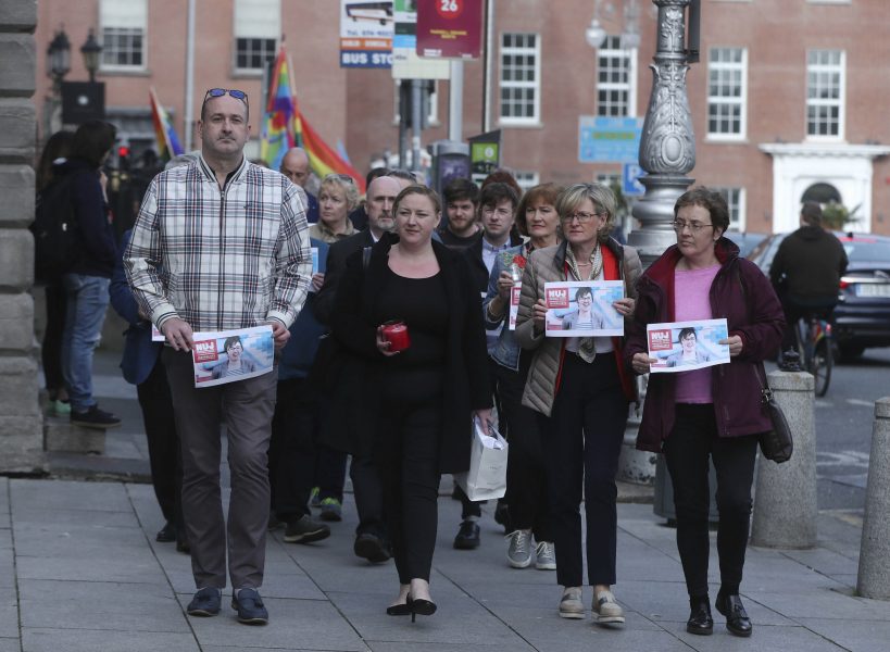 Marsch för den dödade journalisten Lyra McKee, i Dublin, Irland i tisdags .