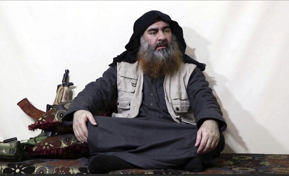 En stillbild från videon som släpptes på måndagen sägs visa IS-ledaren Abu Bakr al-Baghdadi.