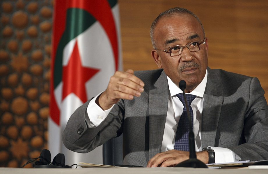 Algeriets nyligen tillsatta premiärminister sitter kvar på sin post i Algeriets övergångsregering.