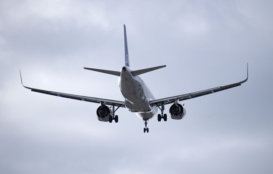 Myndigheters utsläpp på grund av både korta och långa flygresor ökade 2018.