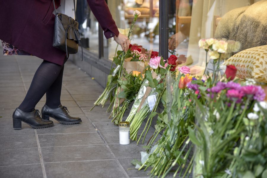 Blommor har lagts vid Åhléns City för att hedra offren för terrordådet på Drottninggatan för två år sedan.