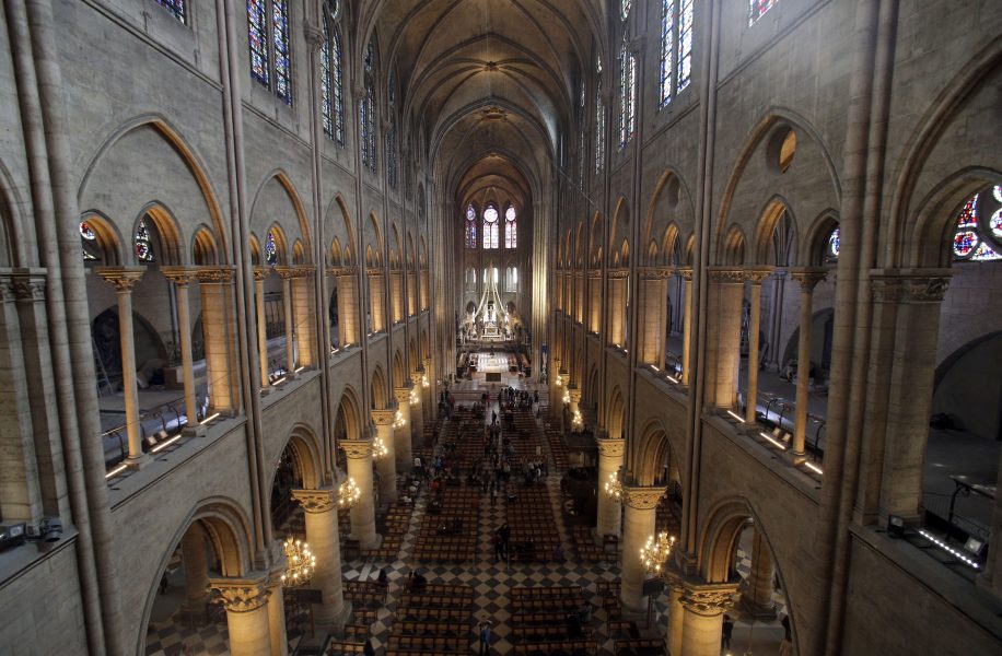 Interiören i katedralen Notre-Dame.