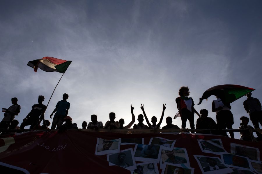Demonstranter protesterar i närheten av militärens högkvarter i Khartum i Sudan i veckan.