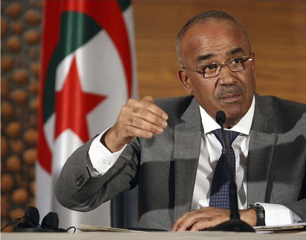 Algeriets nyligen tillsatta premiärminister sitter kvar på sin post i Algeriets övergångsregering.