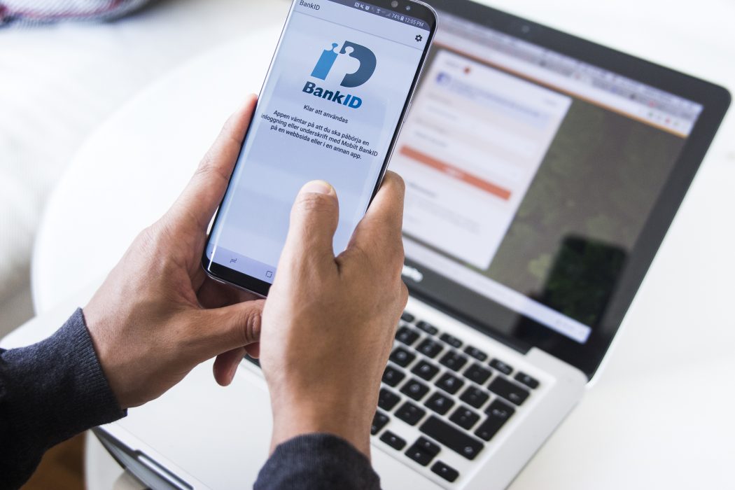 Äldre lurades att lämna ifrån sig koder till bankdosa eller att logga in via mobilt bank-id.