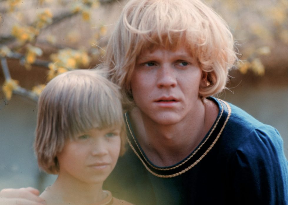 Lars Söderdahl som Skorpan och Staffan Götestam som storebror Jonathan i Bröderna Lejonhjärta.
