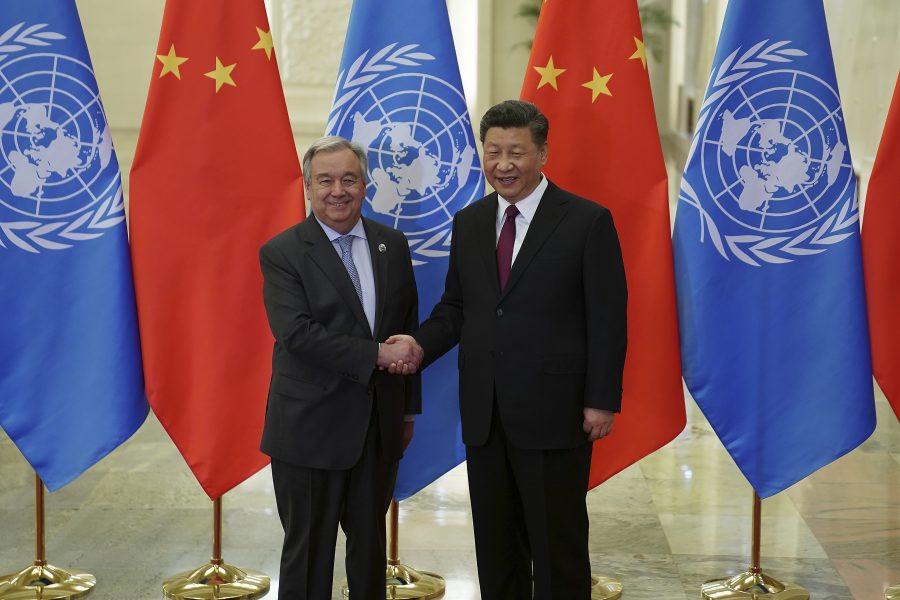 FN-chefen António Guterres (till vänster) tog upp uigurernas situation i sina samtal med Kinas president Xi Jinping i Peking.