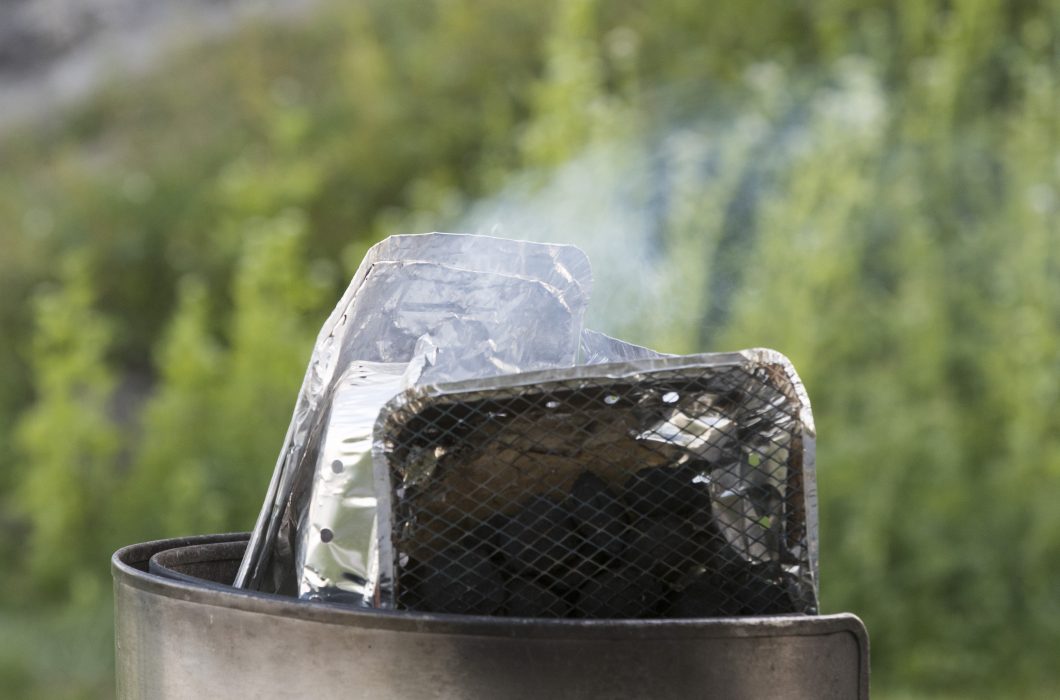Butiker vill hitta andra portabla grillar att sälja i stället för engångsgrillar.