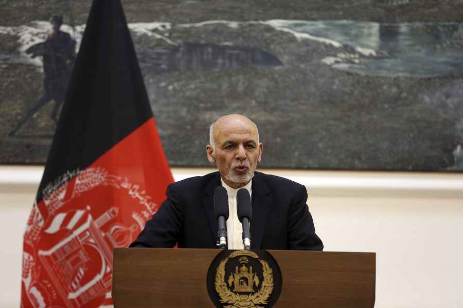 Ashraf Ghani får ett förlängt mandat som afghansk president, i väntan på att ett val ska kunna hållas.