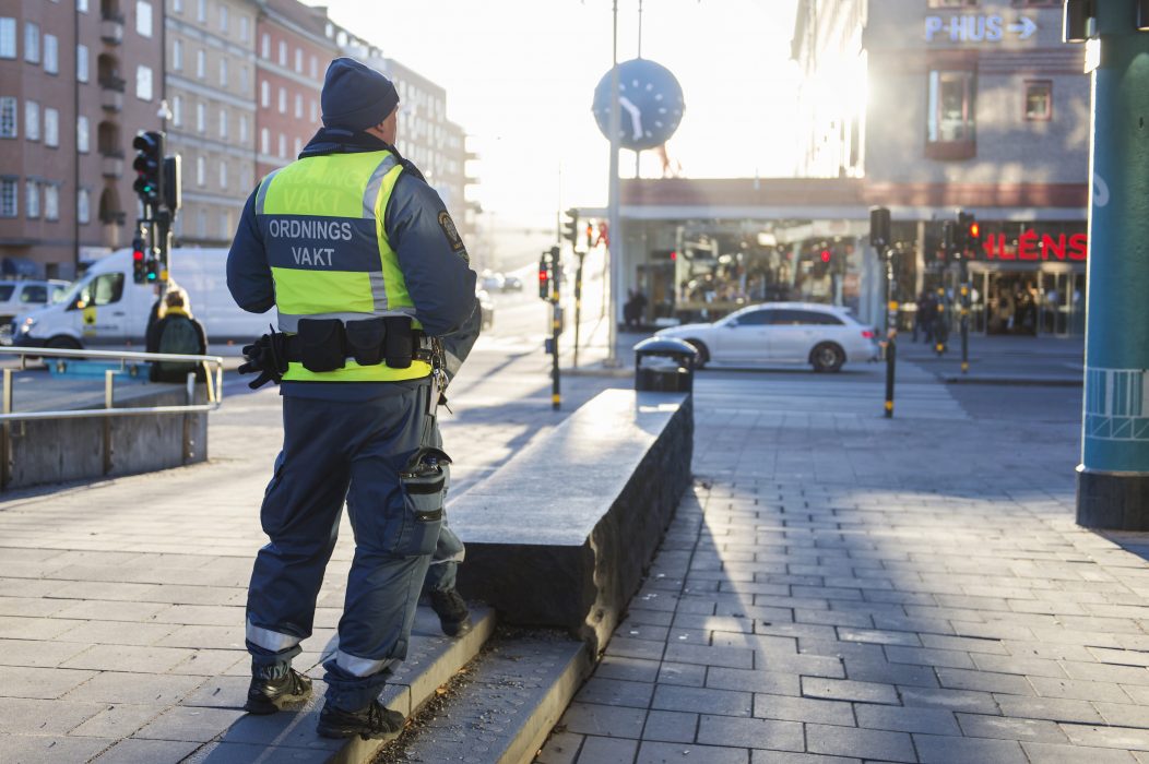 Stadens ordningsvakter får bara verka på platser förordnade av polisen.