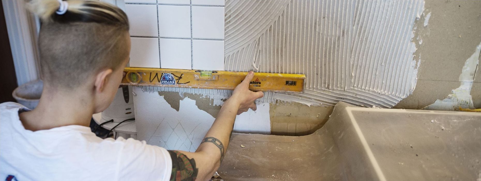 Hyresgästföreningen har studerat fem stora privatvärdar, vars bostäder stigit kraftigt i värde.
