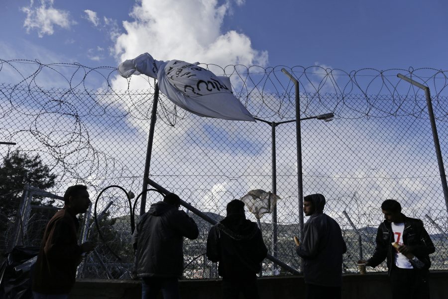 Lägren på Lesbos, Chios och Samos (på bilden) beskrivs av både människorättsorganisationer som HRW och de boende som fängelser.