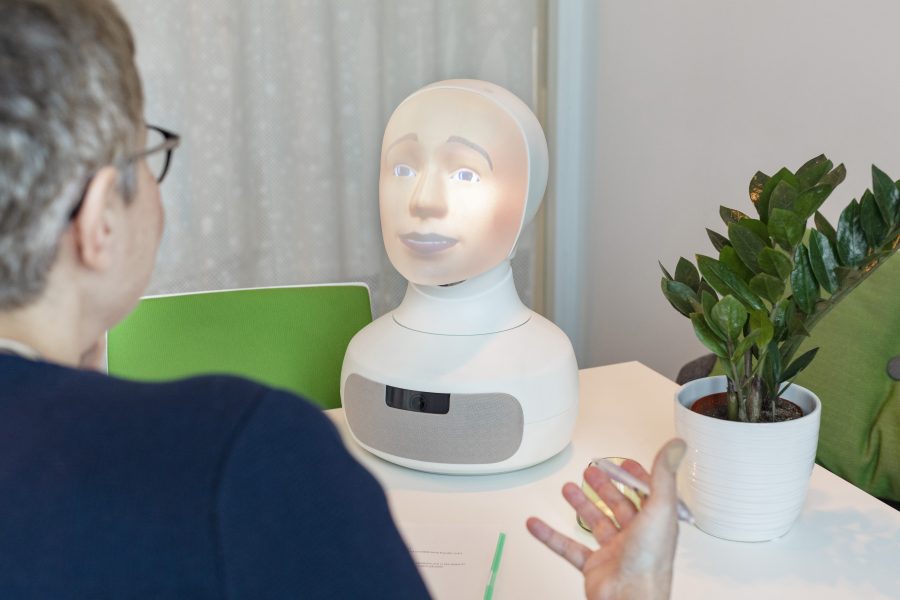 Tengai som lanseras i maj 2019 är enligt tillverkaren ”världens första sociala och fördomsfria intervju-robot som utmanar den traditionella anställningsintervjun och gör den mer rättvis för alla jobbsökare.