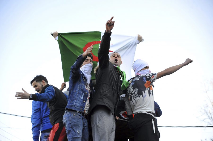 Protesterna mot Abdelaziz Bouteflika tog sin början när presidenten i februari meddelade att han skulle ställa upp för omval.