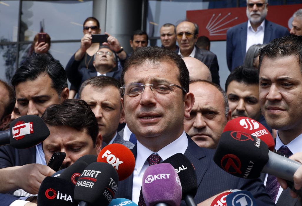 CHP:s kandidat Ekrem Imamoglu segrade i borgmästarvalet i Istanbul i slutet av mars, men valet har ogiltigförklarats av president Recep Tayyip Erdogan från det konkurrerande partiet AKP.