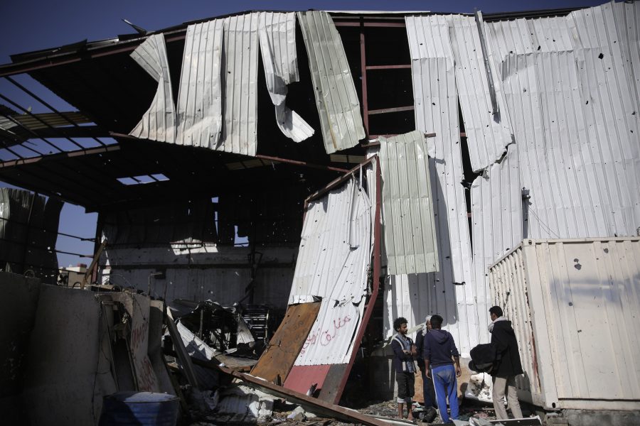 Raserade hus efter en saudi-ledd flygbombning i Sanaa, Jemen.