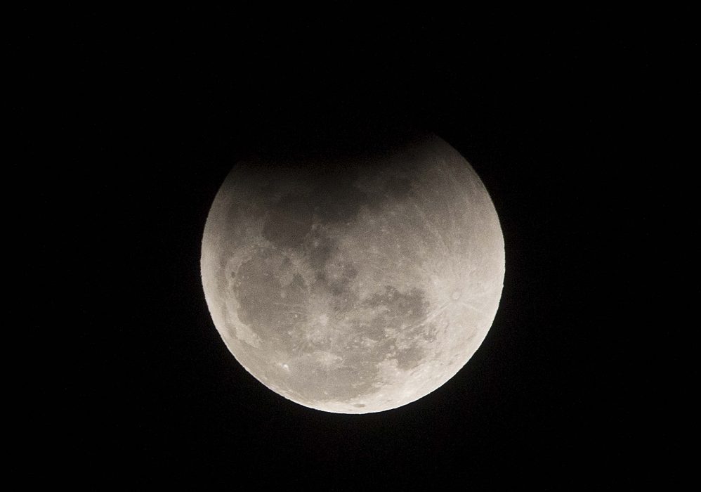 Månen kan snart få en ny besökare i form av den indiska rymdfarkosten Chandrayaan-2 och dess landare Vikram.