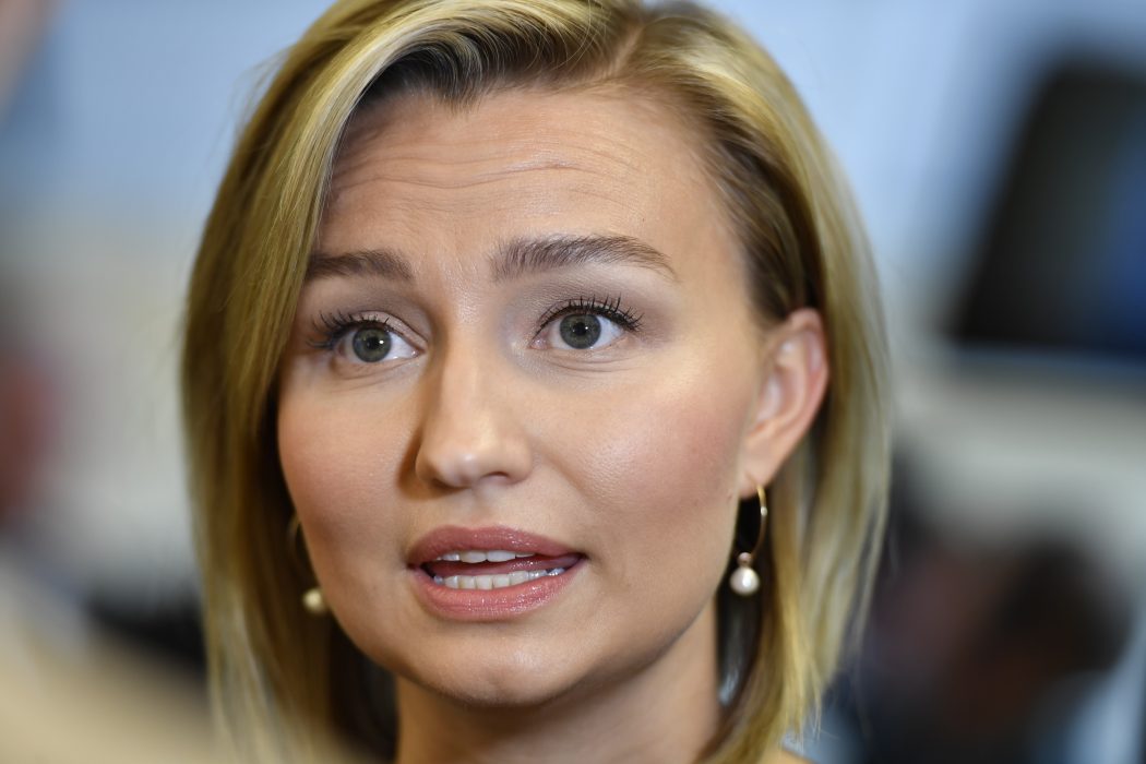 Kristdemokraternas ledare Ebba Busch Thor tycker att det är fullkomligt obegripligt att SD-ledningen ställer sig bakom toppkandidaten Peter Lundgren.