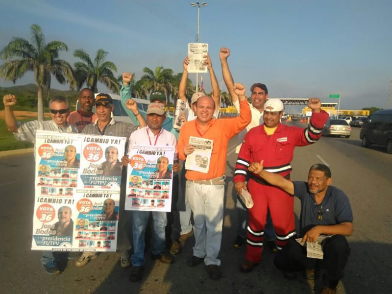 José Bodas, i mitten, är oljearbetare och facklig aktivist.