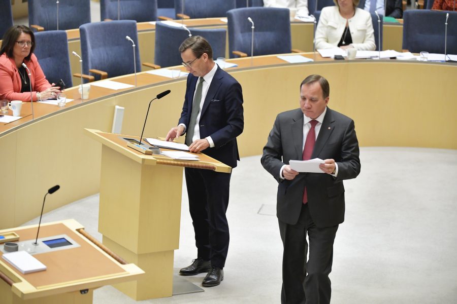 Moderaternas partiledare Ulf Kristersson kritiserar statsminister Stefan Löfven (S) för att leka med elden när han driver på EU:s sociala agenda.