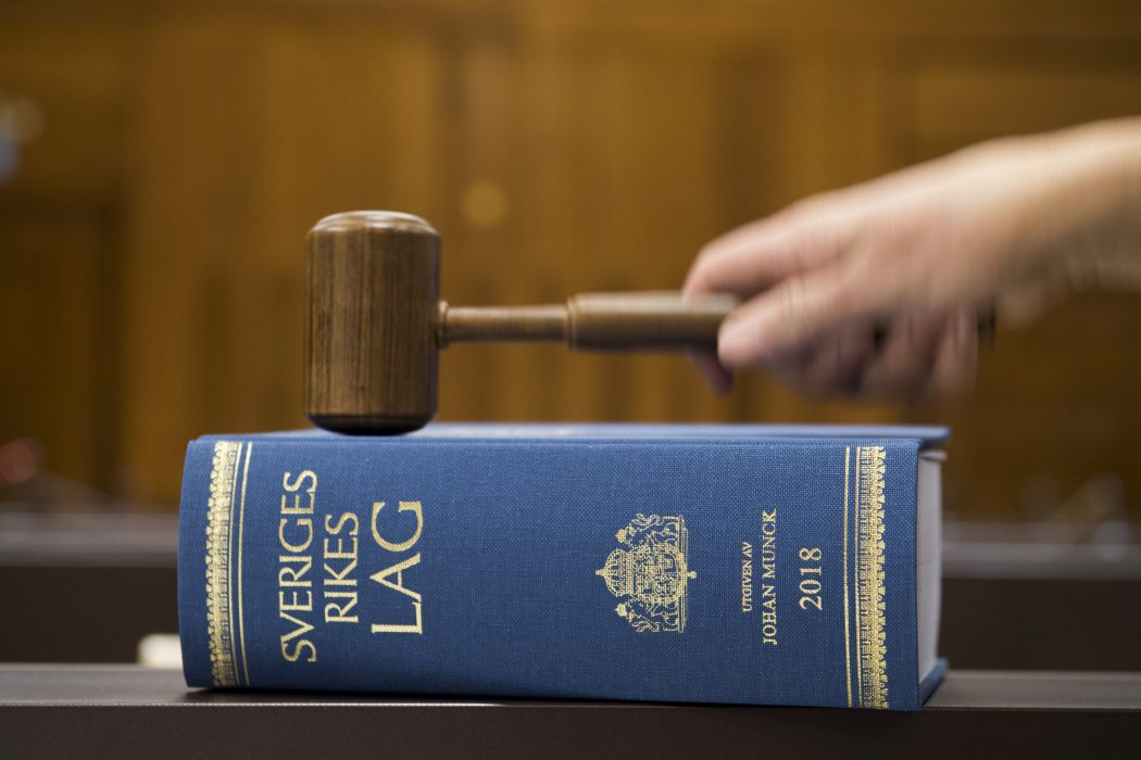 Regeringen tar för lite hänsyn till hela rättskedjan, anser Riksrevisionen.