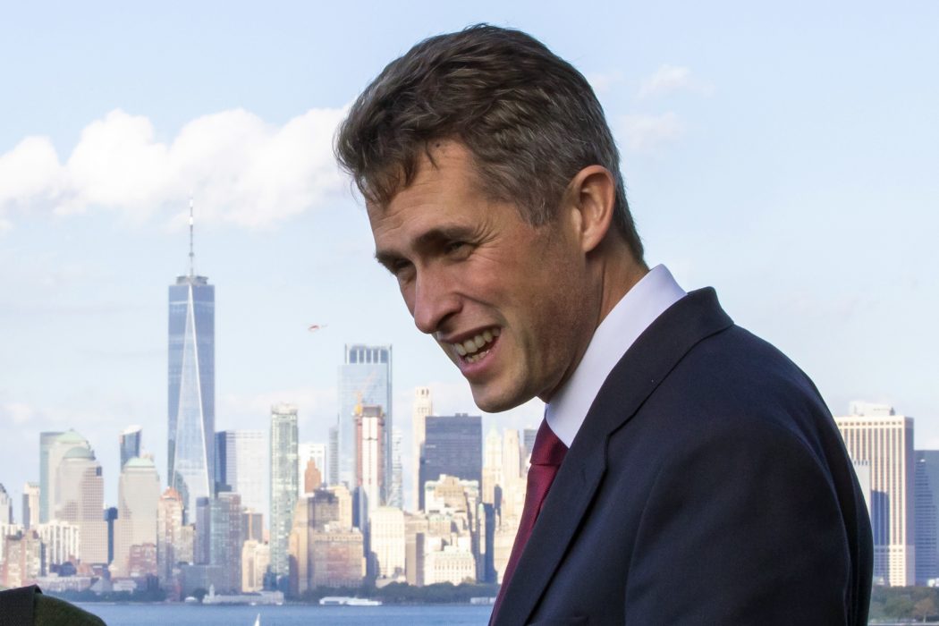 Den brittiske försvarsministern Gavin Williamson har fått sparken.