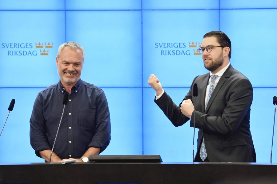 Liberalernas partiledare Jan Björklund (L) och Sverigedemokraternas partiledare Jimmie Åkesson (SD) håller en gemensam pressträff i riksdagens presscenter.