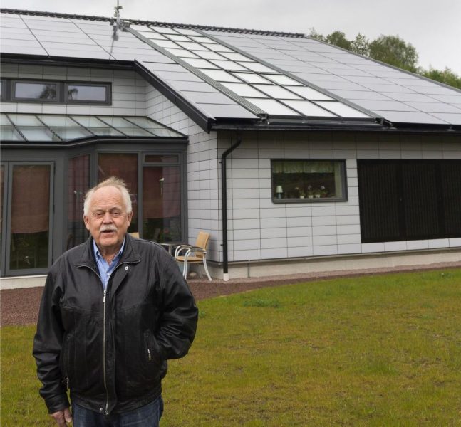 Hans-Olof Nilsson har haft över 4000 personer på besök i sitt energimässigt självförsörjande off gridhus, sedan det stod klart år 2013.