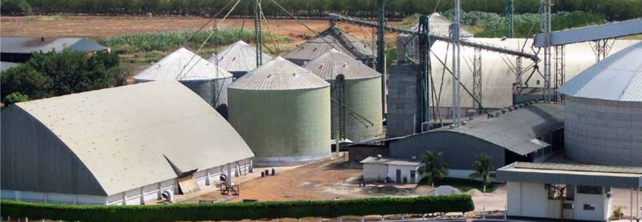 Soja- och majsförråd samt bearbetningsanläggningar i kommunen Lucas do Rio Verde i delstaten Mato Grosso.