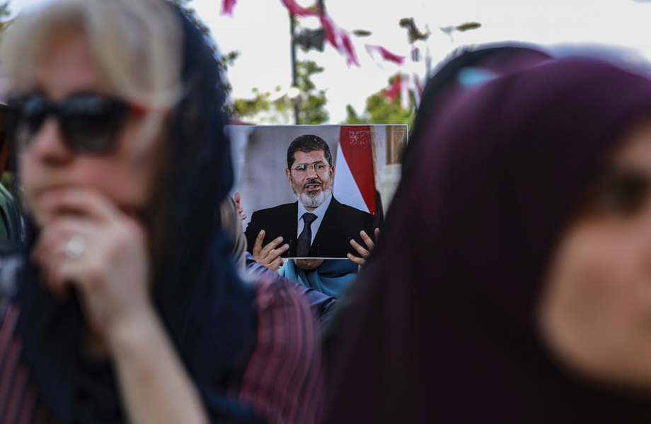 Foto: Emrah Gurel/AP/TTDemonstrationer för Muhammad Mursi i Istanbul i tisdags.