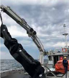 Kustbevakningen har skickat ett fartyg till det närmsta utsläppet, 14 kilometer utanför öarna i Marstrand.