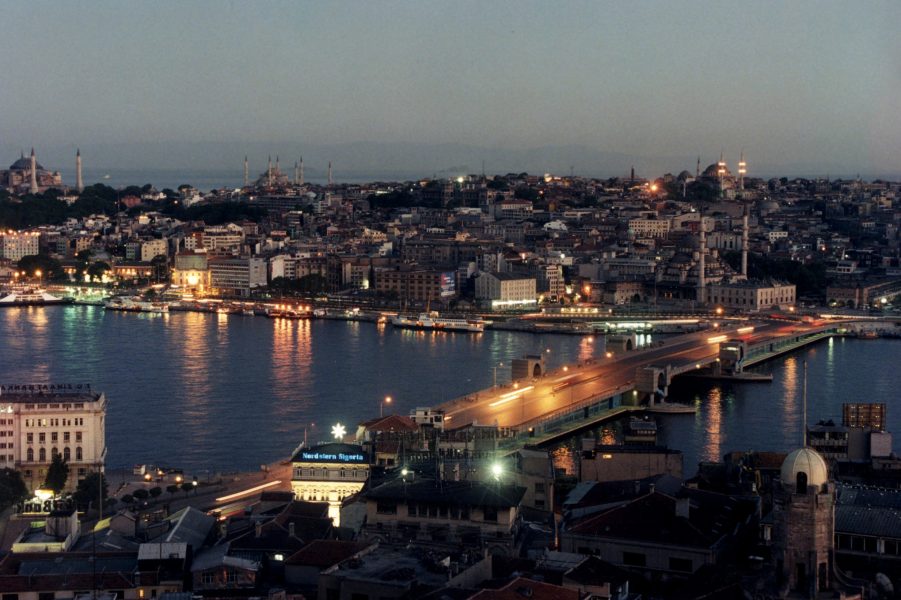 Kväll i Istanbul, bara en av de många städer som breder ut sig så långt man se i en värld som har inträtt i antropocen.