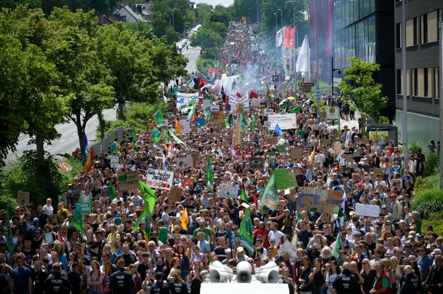 Uppemot 40 000 manifesterade i Aachen i fredags till stöd för blockaden mot kolgruvan.
