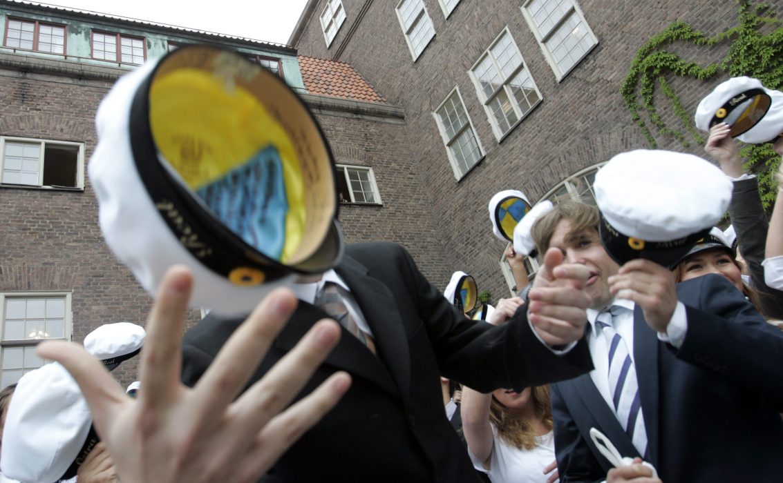 Lärarnas riksförbund vill slopa introduktionsprogrammen för att fler ska kunna ta en gymnasieexamen.