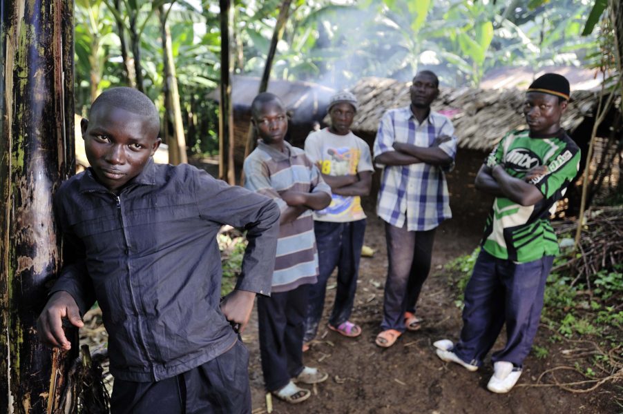 Den före detta barnsoldaten Mulume (längst fram) från Kongo-Kinshasa.