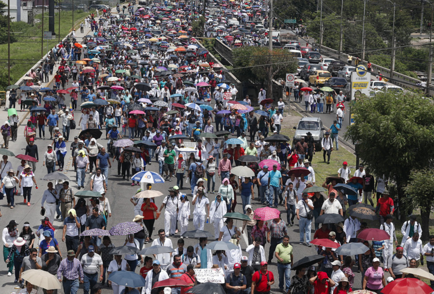 Foto: Elmer Martinez/AP/TTDemonstrationer mot president Juan Orlando Hernández i Tegucigalpa, Honduras.