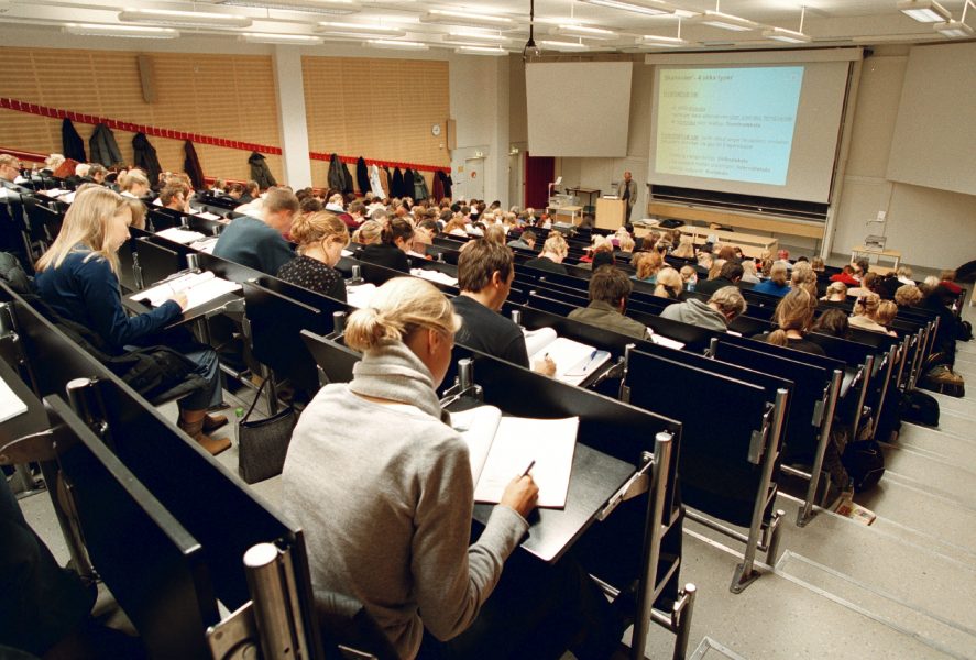 Antal studenter vid statliga universitet och högskolor som stängs av eller varnas ökar kraftigt.