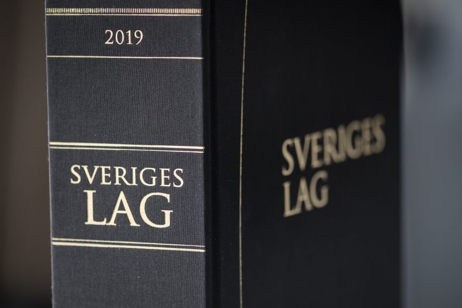 Tre män döms av Göteborgs tingsrätt till fängelse i mellan fem och sju år för våldtäkter och andra sexövergrepp mot två pojkar.