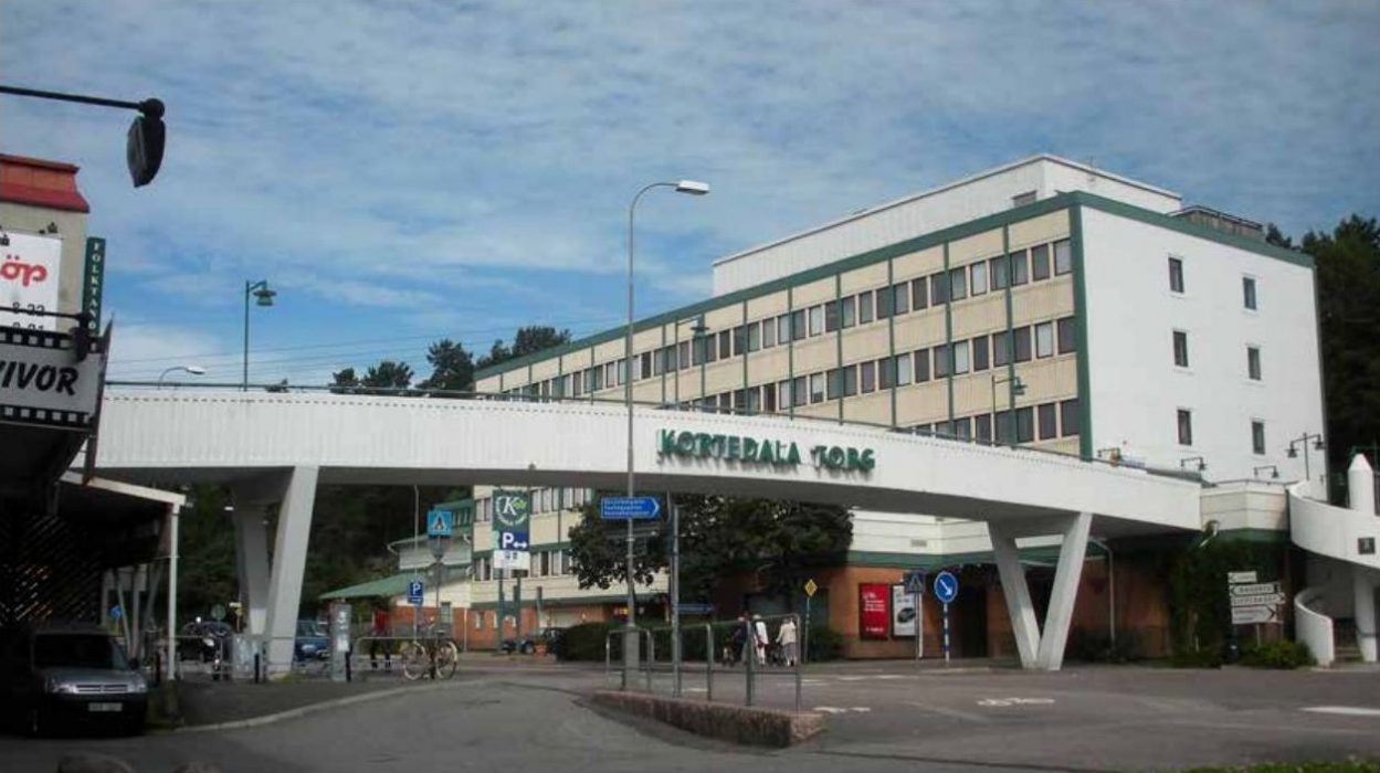 Stadsdelsbiblioteket i Kortedala hotas av nedskärningar och flytt.